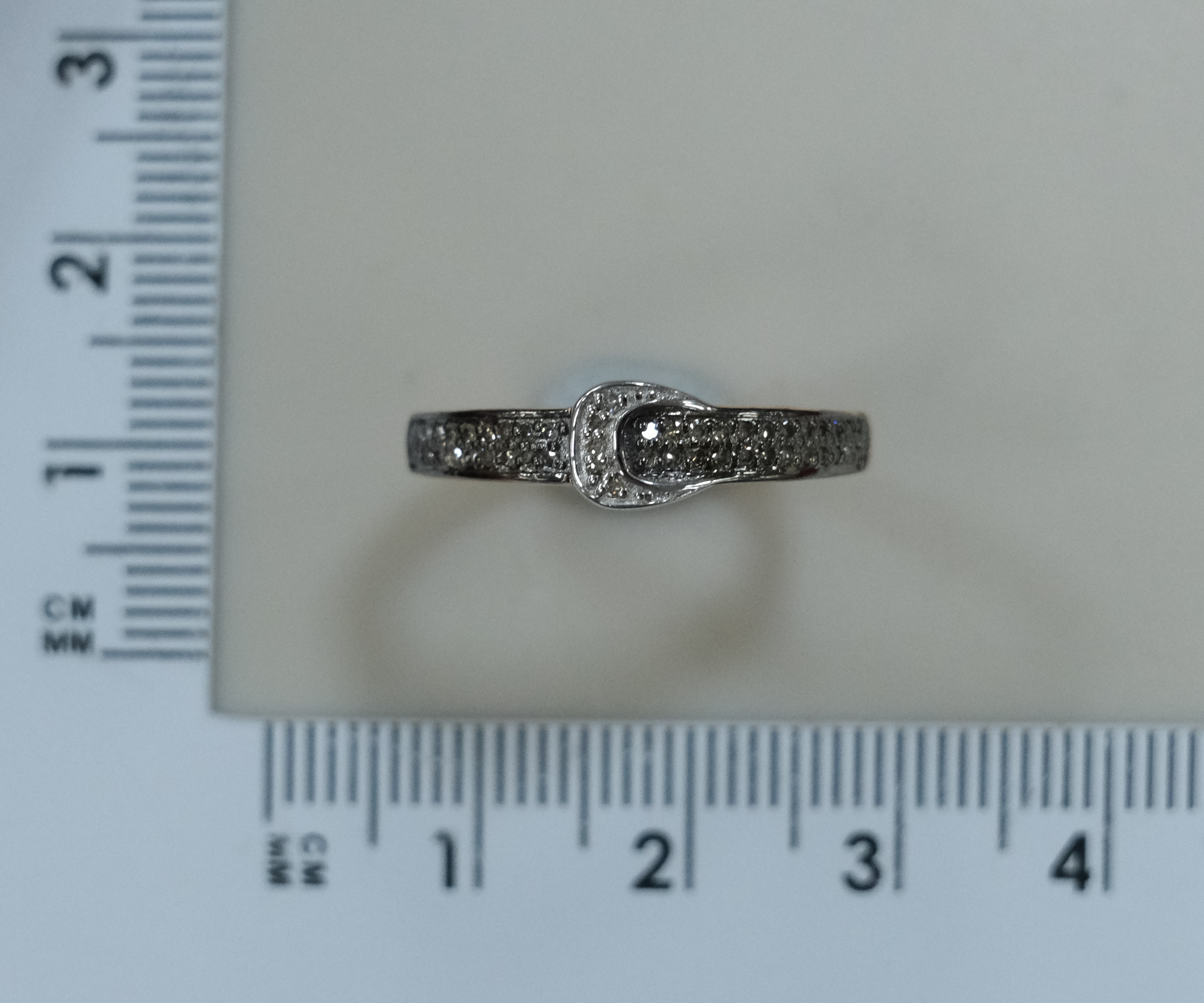 Серебряное кольцо с бриллиантами